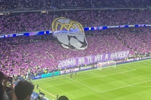 皇马坐镇主场球迷TIFO：怎么能不爱你，你一次又一次成为欧洲冠