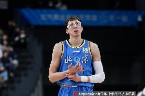 京媒：本场北京最大价值是周琦只打8分钟 琦哥高兴地喊“下班
